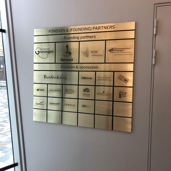 Sponsorbord in messing